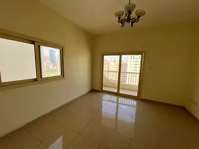 شقة غرفتين نوم متاحة للإيجار في المجاز 3 مع بلكون