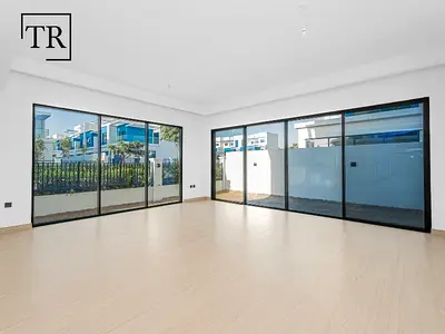 Brand New | Middle Unit | Prime Area | Big Layout