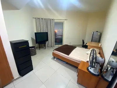 Luxury master room with attached washroom for single Males Near MOE Metro station ,Al Barsha 1