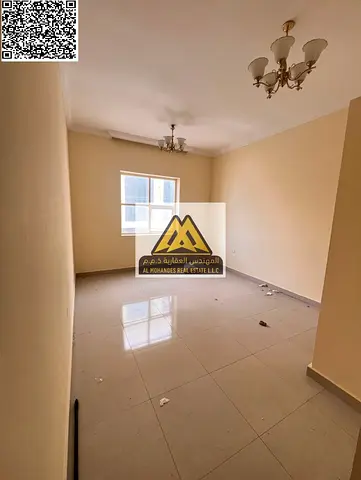 It features a prime location close to the sea and services, with a practical design that provides comfort in everyday living.