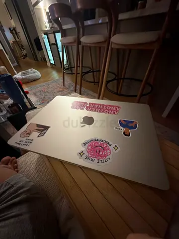 Apple MacBook 15 inch starlight M2 8GB | no cosmetical damage very good condition