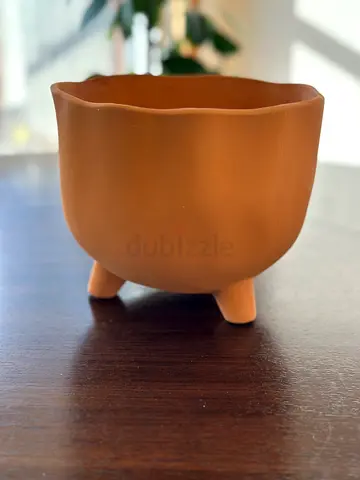 Small Terracotta Tripod Plant Pot — Modern Matte Finish