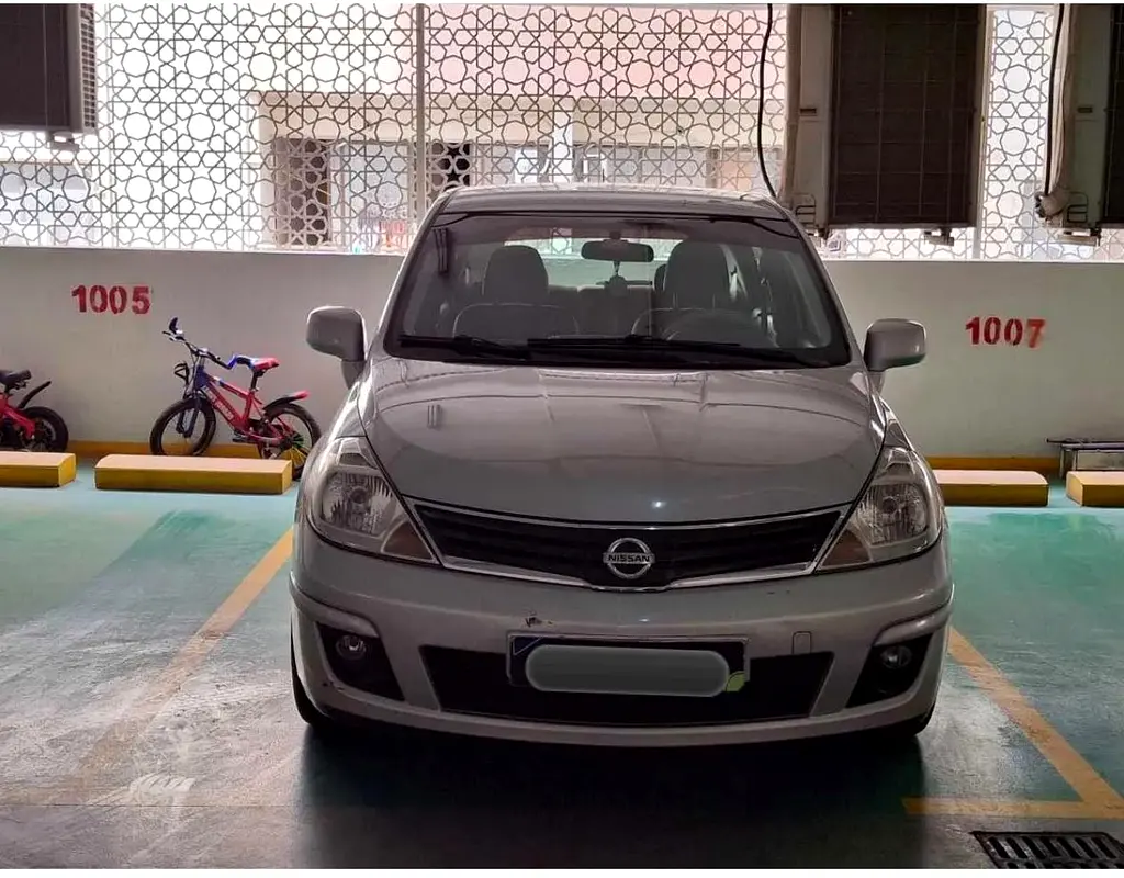 Nissan Tiida 2013 — photo 1 of 11