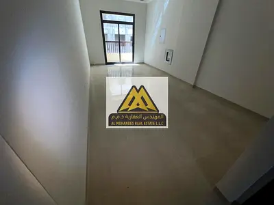 ✨ شقة مميزة بتشطيب جديد في موقع  المويهات 3هادئ وقريب من جميع الخدمات التفاصيل:  ▪️ غرفة نوم ماستر