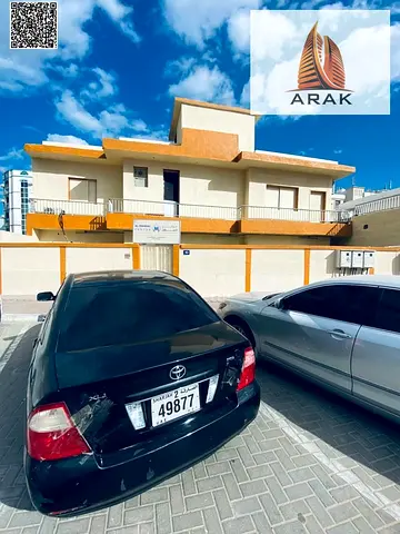 للبيع فيلا استثنائية بموقع حيوي ومطلوب، تجمع بين السكن والاستثمار بعائد ثابت ومضمون!