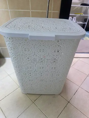 White Decorative Plastic Laundry Hamper with Lid