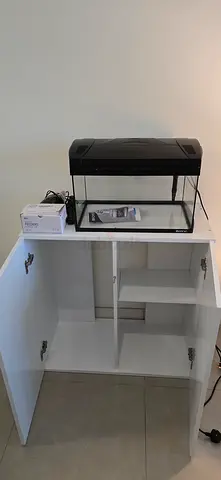 Selling aquarium/ accessories/ cabinet