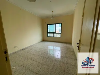 شقة غرفتين وصالة للإيجار في القاسمية المحطة مع بلكونة وموزع و2 حمام وتكييف مركزي وغاز مركزي موقع مميز