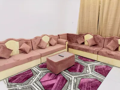 🏠 للإيجار: شقة غرفة وصالة مفروشة – الراشدية 2 (عجمان)