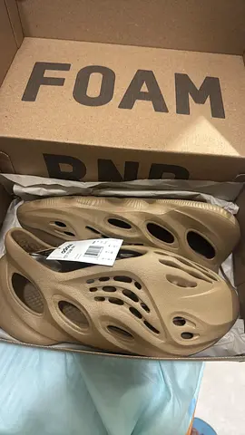 Beige Foam Runner-CLAY TAUPE