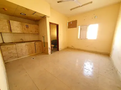 NO DEPOSIT CASH STUDIO WITH SEPARATE KITCHEN CLOSE TO BUS STOP IN MUWAILEH