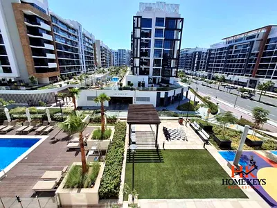 عرض لا يُفوّت | استوديو بإطلالة على المسبح والبوليفارد | مُؤجّر | مُبرّد مجاني