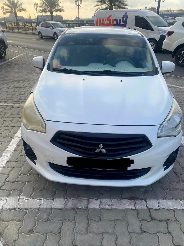Mitsubishi Attrage 2014 — photo 1 of 8