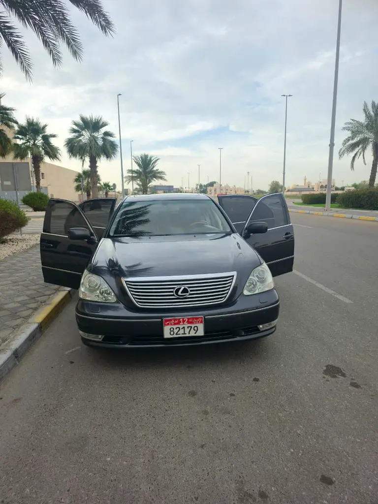 Lexus LS-Series 2005 — photo 1 of 7