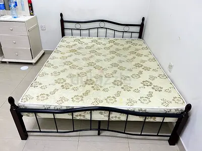 Metal Bed Frame with Metress Queen Size
