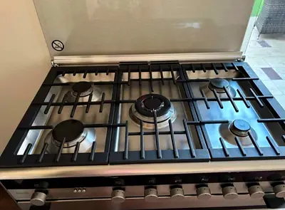 Siemens 5 burner full gas cooker made in Italy 90cm Exellent Condition