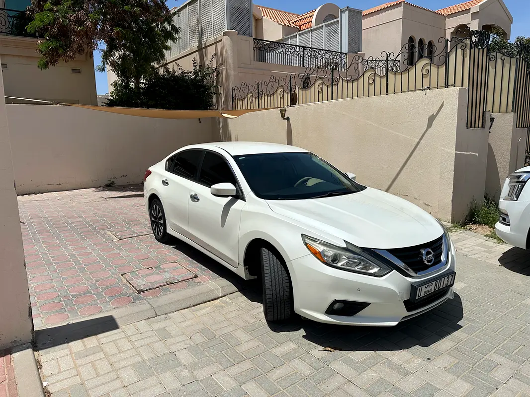 Nissan Altima 2018 — photo 1 of 15