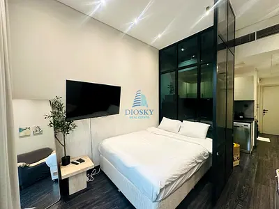 Fully Upgraded | 12 Cheques | Vacant & Ready