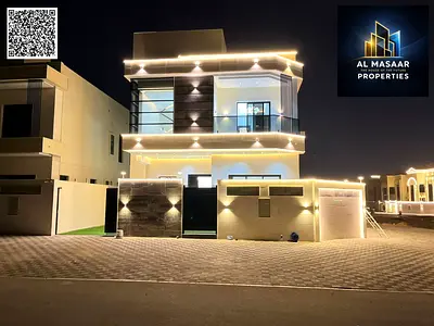 فيلا زاوية للبيع في عجمان  طابقين و رووف تقع على شارعين مع ارتداد كبير في موقع سكني مميز