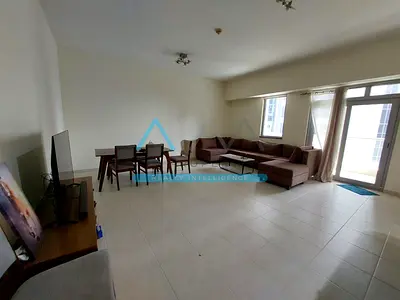 Bright Studio apartment on higher floor with open view with community living