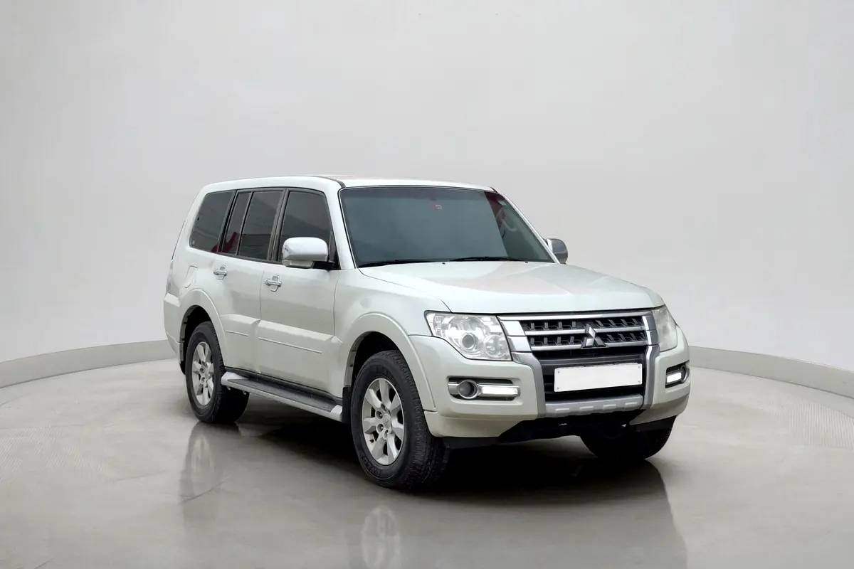 Mitsubishi Pajero 2017 — photo 1 of 14
