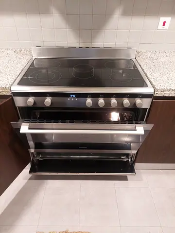 Siemens Ceramic Hob Electric Cooker with Double Oven - Good Condition