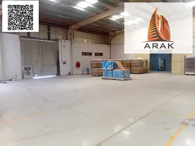 مستودع كبير للإيجار السنوي في منطقة الجرف الصناعية 1، يقع على شارع رئيسي ويوفر موقعاً استراتيجياً مميزاً وسهولة وصول عالية لجميع الأنشطة التجارية وال