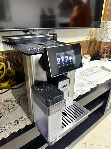 Delonghi Fully Automatic Espresso Machine with Built-in Grinder