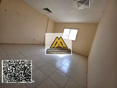 استوديو أرضي في الراشدية عجمان، مساحة كبيرة ومطبخ شبه منفصل، بجوار أبراج الفالكون، الإيجار 18 ألف سنوياً، 4 دفعات، تأمين شيك بدون تاريخ