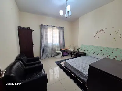 Room Available in 2BHK flat for Working Couples or Executive Ladies