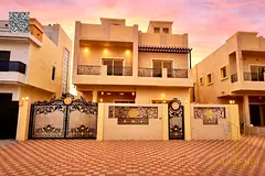 A villa with excellent finishes and a prime location, directly in front of a garden, freehold owners