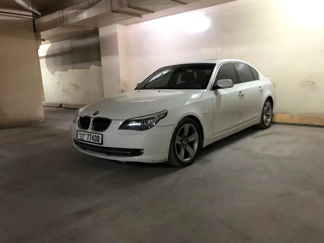 BMW 5-Series 2010 — photo 1 of 3