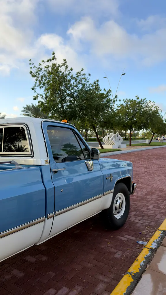 Chevrolet Silverado 1985 — photo 1 of 9