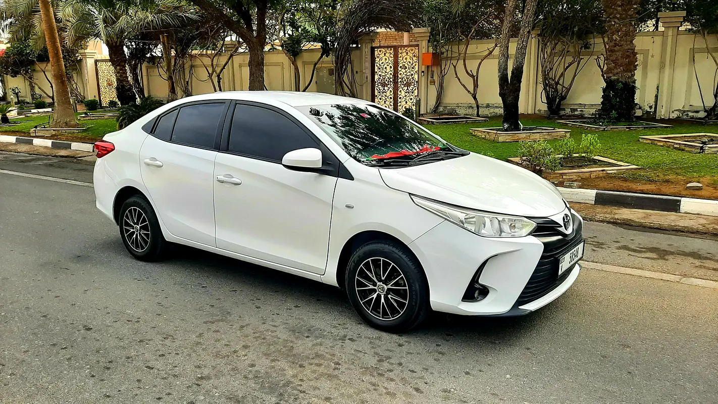 Toyota Yaris 2021 — photo 1 of 4