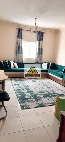 شقة غرفة وصالة بمساحات واسعة وتصميم عملي، تقع في موقع حيوي على شارع خليفة قريب من جسر غلفا، وتتميز بإطلالة مفتوحة وراحة في التوزيع الداخلي.