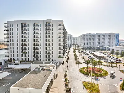 Move in now| Pool & canal view | High floor