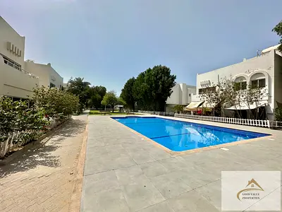 Nicely maintained 4 bhk villa in community with pool and gym…