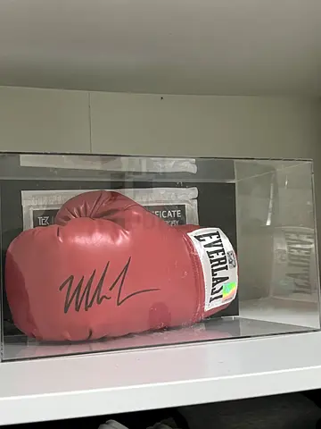 Mike Tyson signed boxing gloves with certificate!