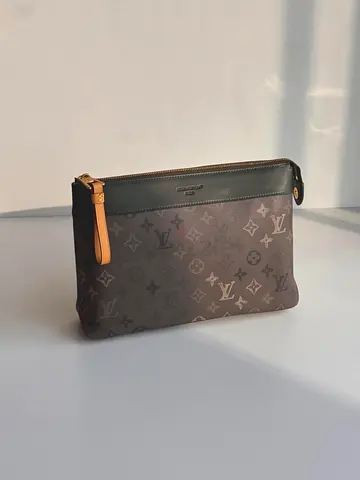 Pre-owned Louis Vuitton Monogram Pochette Clutch (Olive Trim)