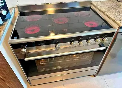 Siemens iQ700 electric freestanding cooker.