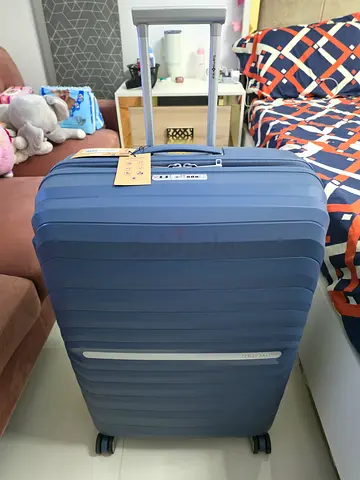 Brand New Samsonite Octolite Large -81 CM Blue ( Retail price 1450 AED )