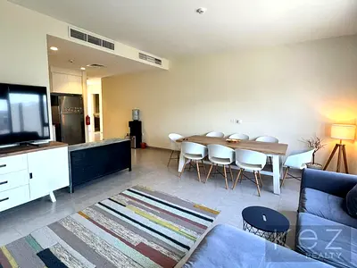 Corner unit l UnFurnished l Close to Pool & Park