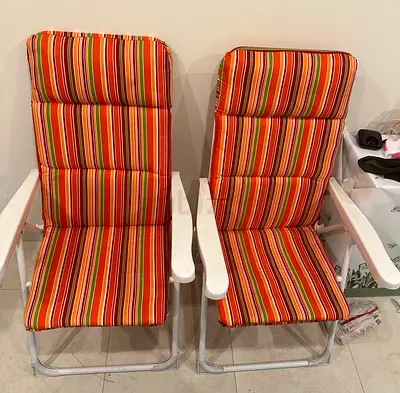 Pair of striped outdoor/patio recliner chairs with cushions