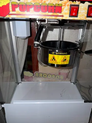 Popcorn Machine – Good Condition (Lightly scratched)