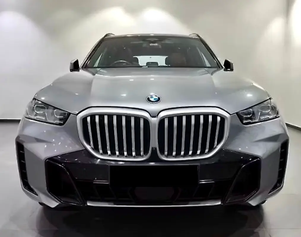BMW X5 2025 — photo 1 of 9