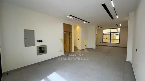 Luxury Villa for Sale in Al Yasmeen – Prime Location Near the Mall An amazing opportunity to own a modern villa in Al Yasmeen, located in a very