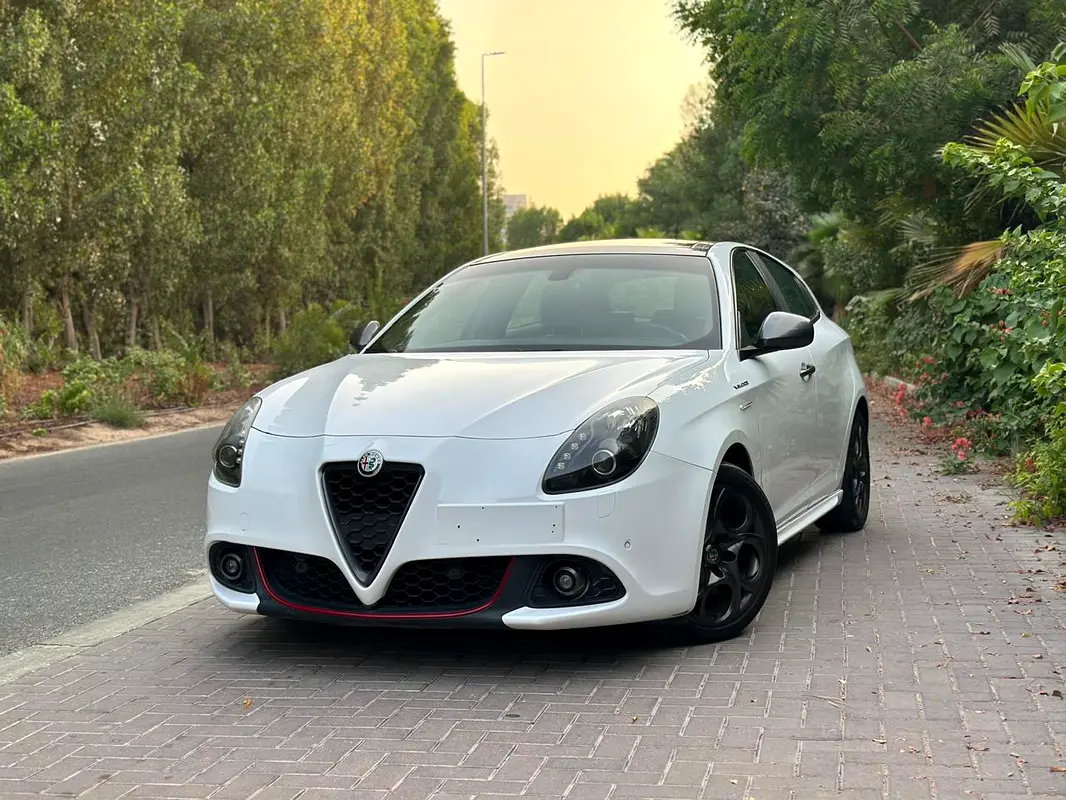 Alfa Romeo GIULIETTA 2019 — photo 1 of 11