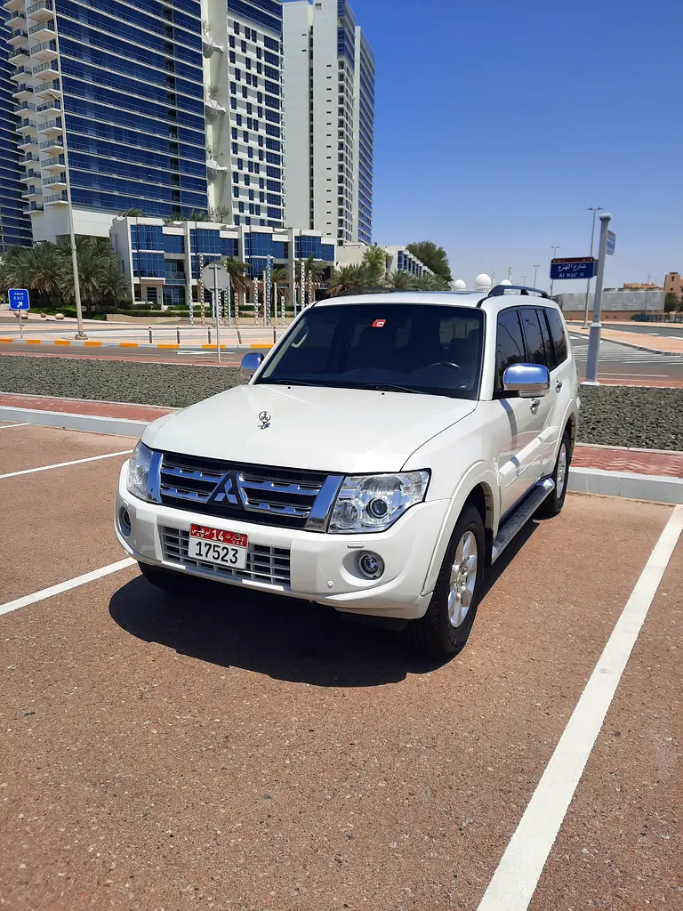 Mitsubishi Pajero 2014 — photo 1 of 5
