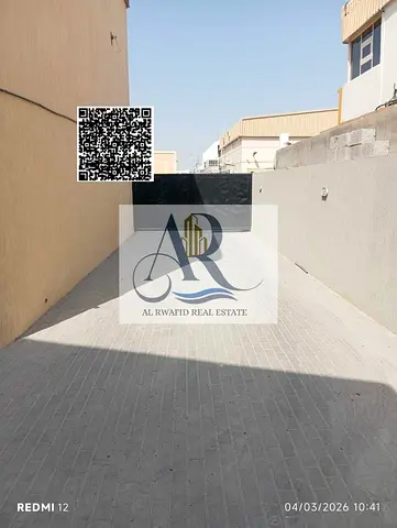 متاح للإيجار سكن عمال في منطقة الصجعة بموقع مميز مناسب للشركات الباحثة عن سكن منظم وعملي للموظفين، مع سهولة الوصول إلى المناطق الصناعية والخدمات الأسا