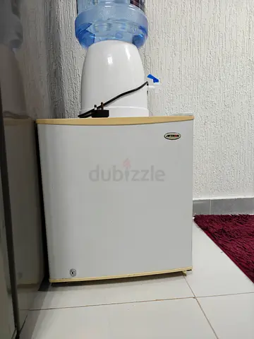 Small white mini fridge (compact cooler) - good working condition , Al Rashidiy